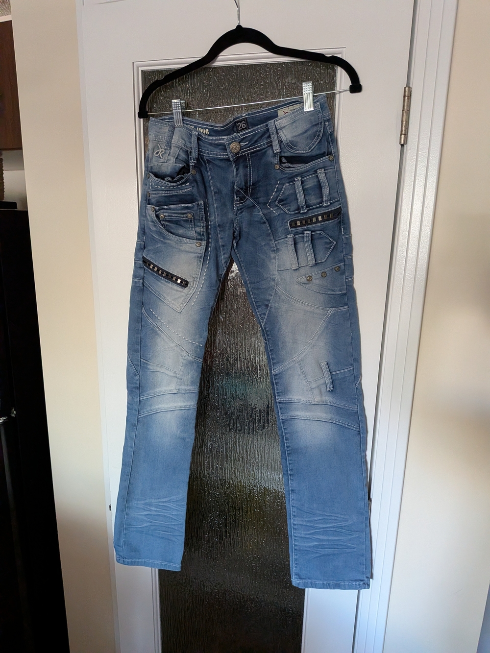Men's Light Blue Straight Jeans with Distinctive Pocket Detailing